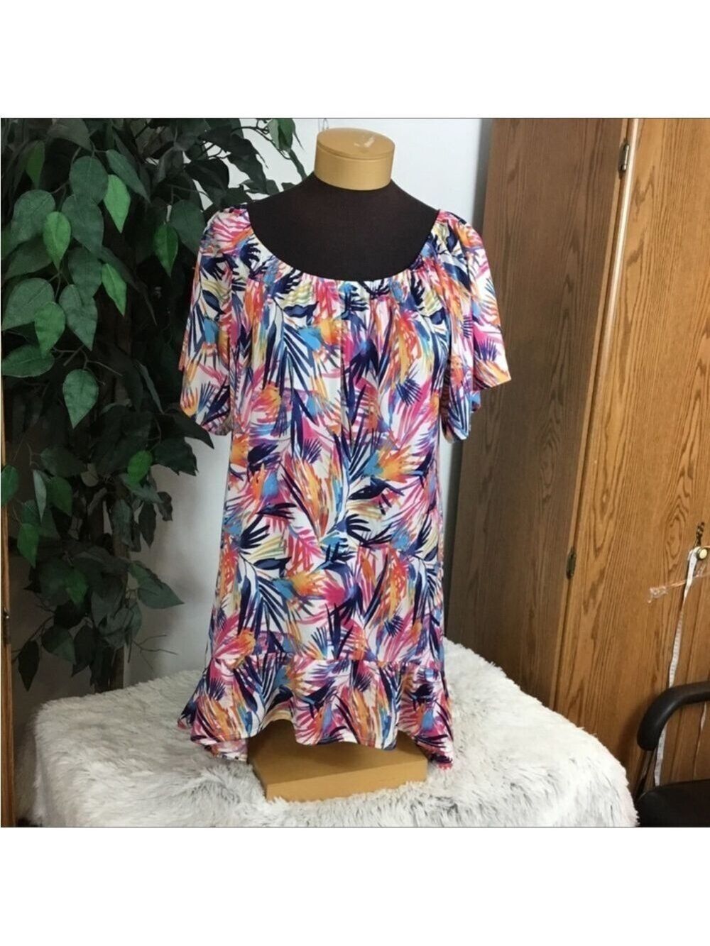 SLINKY Brand blouse Woman’s 1X Plus multi colored ruffle hem elastic nec…